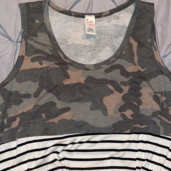 NWOT- 7th Ray- size small- camo/black white striped. Twist front top - Picture 3 of 9